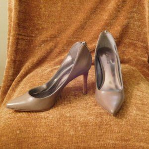 Pumps CARLOS by Carlos Santana, Size 7, tan-gray